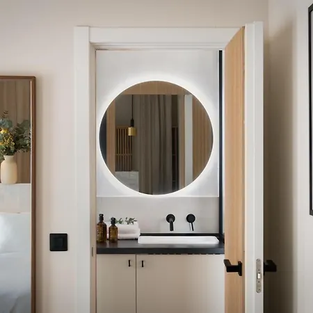 Magno Apartments Robles With Jacuzzi And Private Parking-3