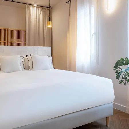 Magno Apartments Robles With Jacuzzi And Private Parking-3