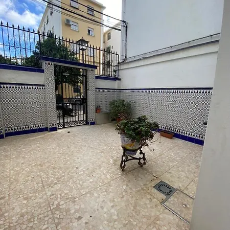 piso junto al hospital macarena-2