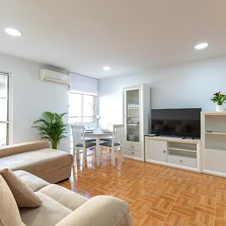 Charming 2 Bedroom Apartment At Triana Center By Oui Seville-3