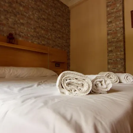 RentalSevilla Centrico Apartamento junto al Guadalquivir con Parking coche mediano-2