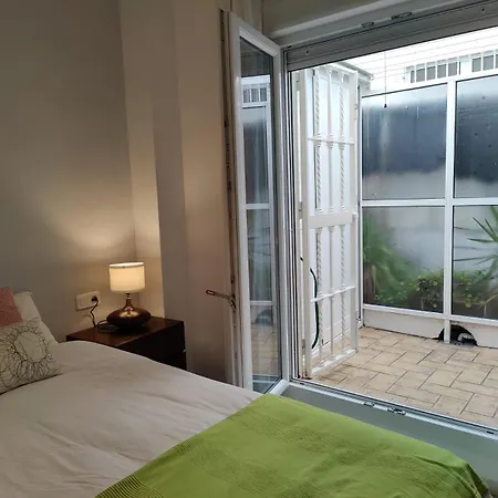 Luminoso Apartamento Exterior con Balcón y Patio en Centro Histórico Feria-Alameda-2