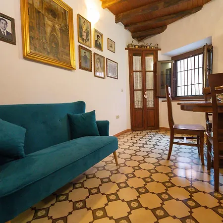 Historic House In The City Center-3
