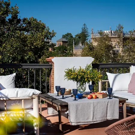 Villa Alfonso, Restored Palace House With Gardens And Monuments Views-3