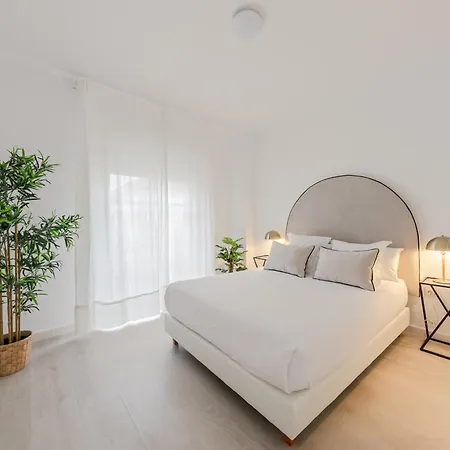 ISG Apartments Bécquer Free Parking inside the building-2