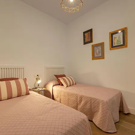 Cathedral Apartment Welcome Wheelchairs 6 Pax-2