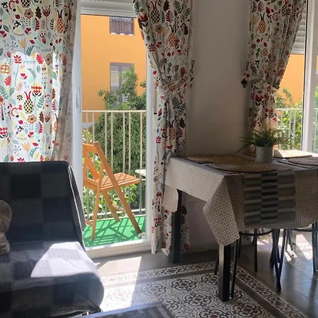 Violeta Apartment With Cozy Balcony Sevilla-3
