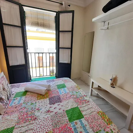 Budget And Cute Rooms With Balcony Sevilla Center-2