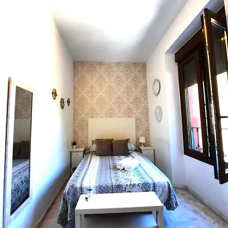 Budget And Lovely Rooms Las Setas-3