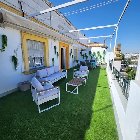 Trendy Penthouse By The Bullring-3