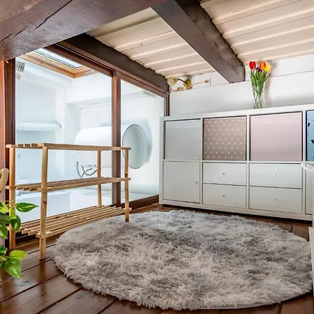 COMFY AWAY - Estudio en Patio de Vecinos En Las Setas-3