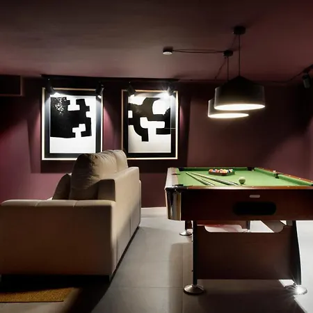 Monkeys Apartments Trastamara Billiard Room-2