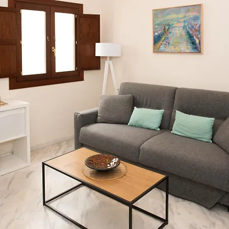 Charming & Quiet Apartment In Plaza Del Salvador-3