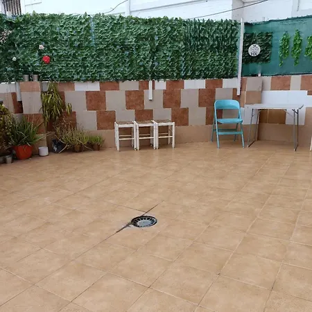 8 Mins Walk To Train Station Low Cost Youth Hostel-3
