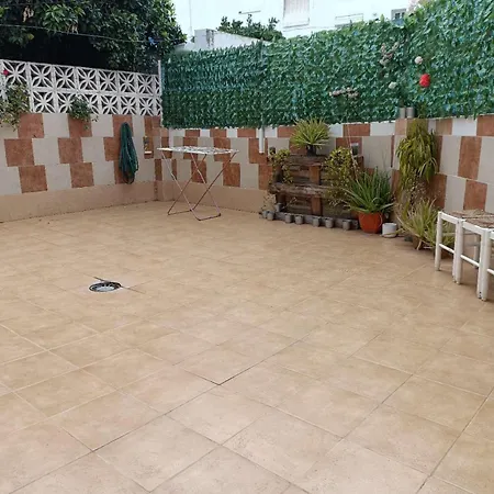 8 Mins Walk To Train Station Low Cost Youth Hostel-3