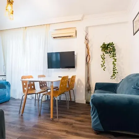 Apartamento en barrio sevillano, free bus, metro-2