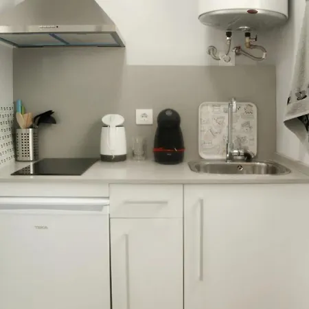 Apartamentos En La Plaza Dona Elvira, 7-3