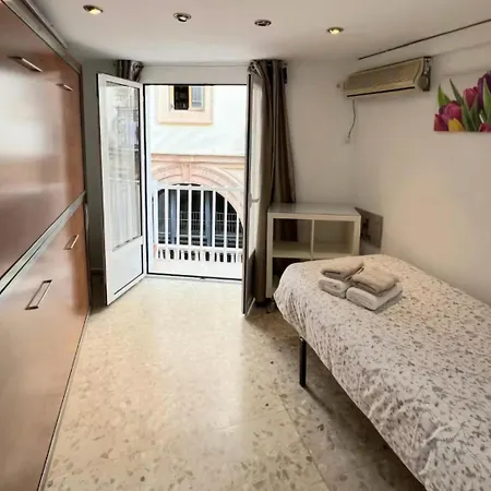 Charming 2 Bedroom Apartment In The Heart Of Seville-3