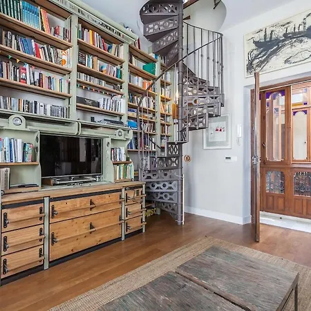 Penthouse In Restored C19Th Home-2