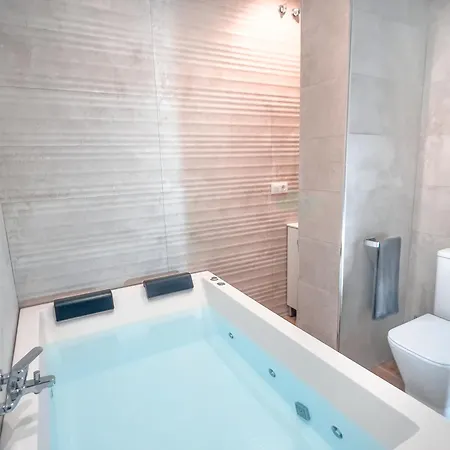 Isg Apartments Triana Jacuzzi 3-3