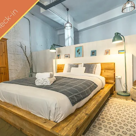 Loft-Style Ground Floor Flat-2