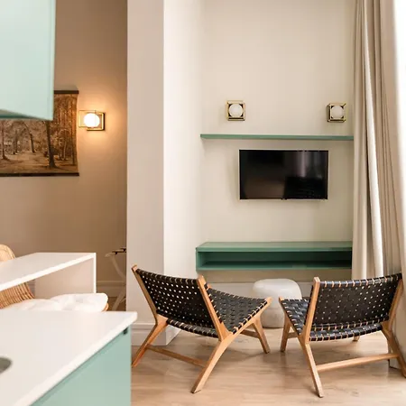 Honest Sevilla Apartments-3