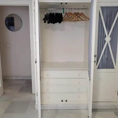 Habitación agradable con baño individual-3
