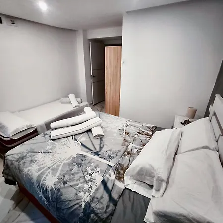 Airbhouse Prívate Rooms&Apartments Triana-3