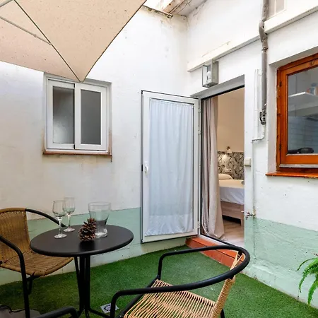 Precioso Apartamento con patio privado-3