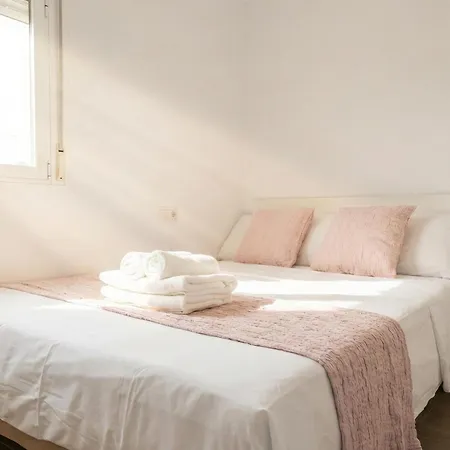 3 Double Beds - Great Area, Perfect For Families-2