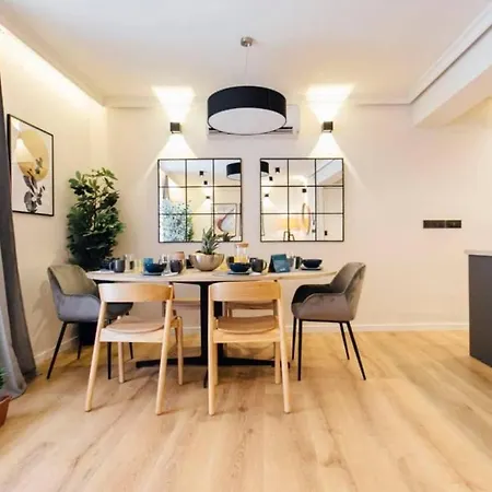 Modern Attractive- 2Bd 2Bth- Centric-3