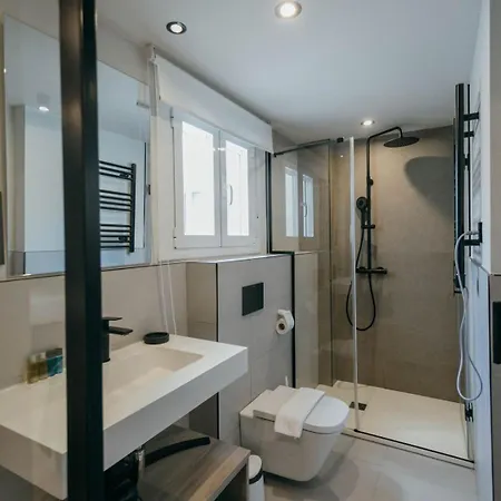 Elegant Y Luminoso- 2Bd 2Bth- Center-2