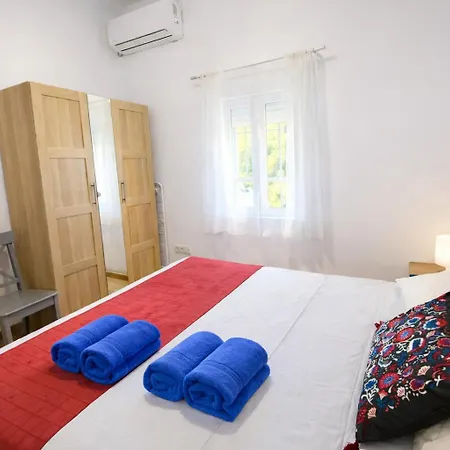 Apartamento Turístico Ciudad Jardín - Nervión.-3