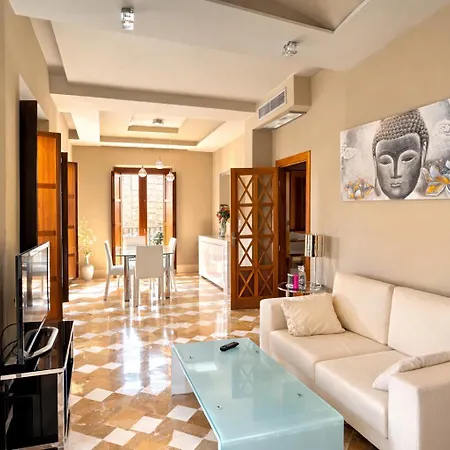 Luxury Apartment With Views To Alcazar, Cathedral And Giralda.-2