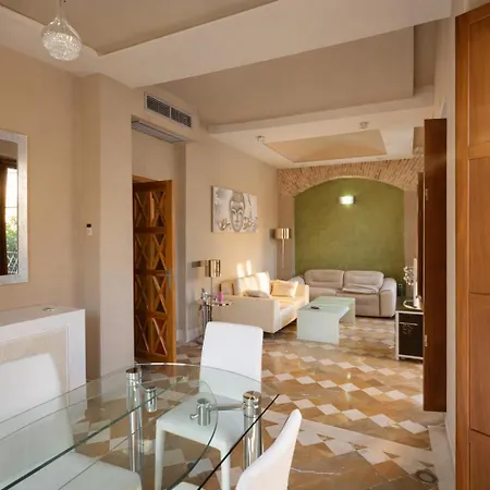 Luxury Apartment With Views To Alcazar, Cathedral And Giralda.-3