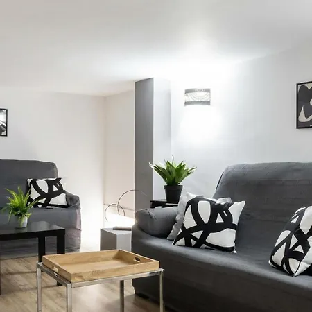 Brand-New 2Br Apt Near Center - Free Parking-3