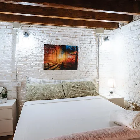Airbhouse Private Rooms & Apartments-2