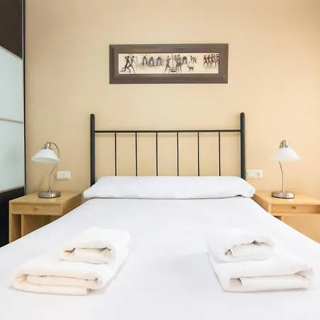 RentalSevilla Moderno y comodo apartamento en Santa Cruz con Parking-2