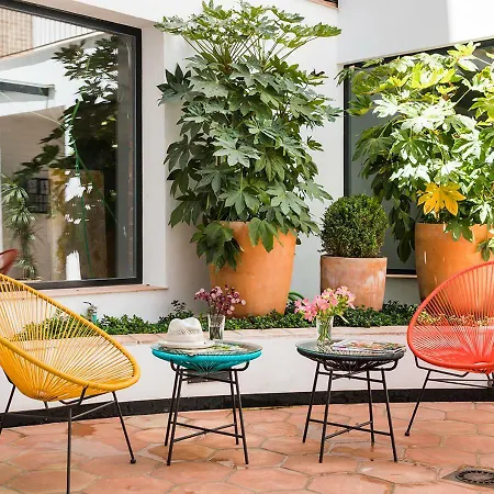 Feria Pool & Luxury-3