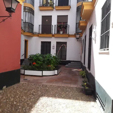 Junto A Casa Pilatos-2