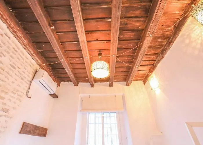 Corazón De Triana. Loft Estiloso Y Confortable.