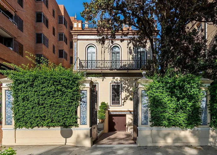 Villa Alfonso, Restored Palace House With Gardens And Monuments Views Seville, Spain