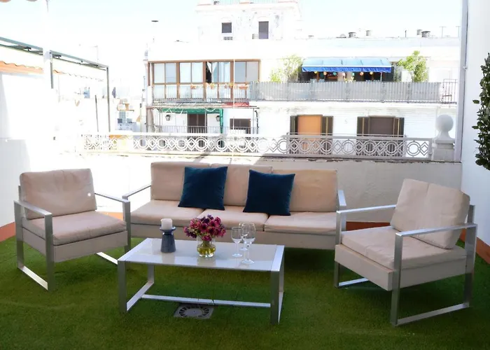 HomeySeville-Penthouse Cathedral Tomas de Ibarra St 6 pax, Parking Optional
