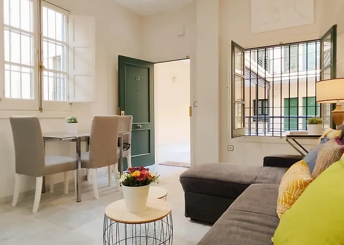 Homeyseville-Bright Apartment At Santa Cruz 4 Pax, Parking Optional, Spagna