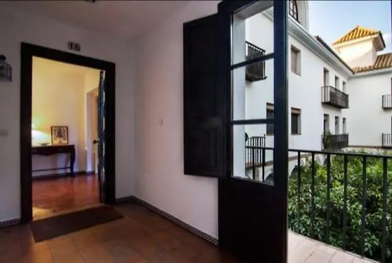 Apartamento de dos dormitorios en Plaza Alfaro Sevilla, España