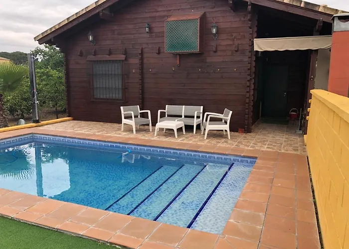 Villa Casa de madera el oasis el palomar Sevilla, España