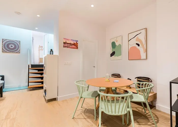 Sevillebnb Group- Santa Barbara Central Suites, Sevilla Center, España