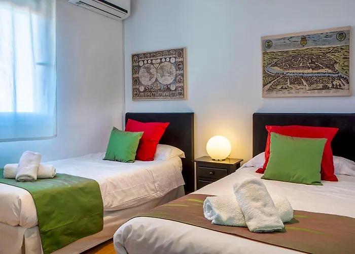 Apartamento 4 dormitorios y 3 balcones - Sevilla Centro, España