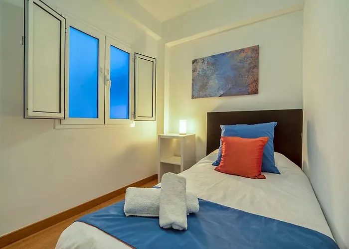Apartamento 4 Dormitorios Y 3 Balcones - Sevilla Centro