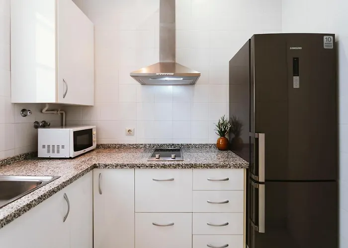 Bright And Cozy-1Bd 1Bth & 2Bd 1Bth- La Giralda